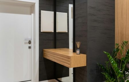 Well-thought-out solutions for a small hallway