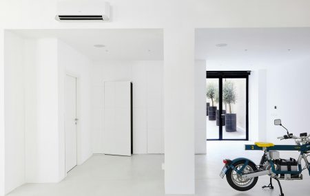 Choosing the door colour for white walls